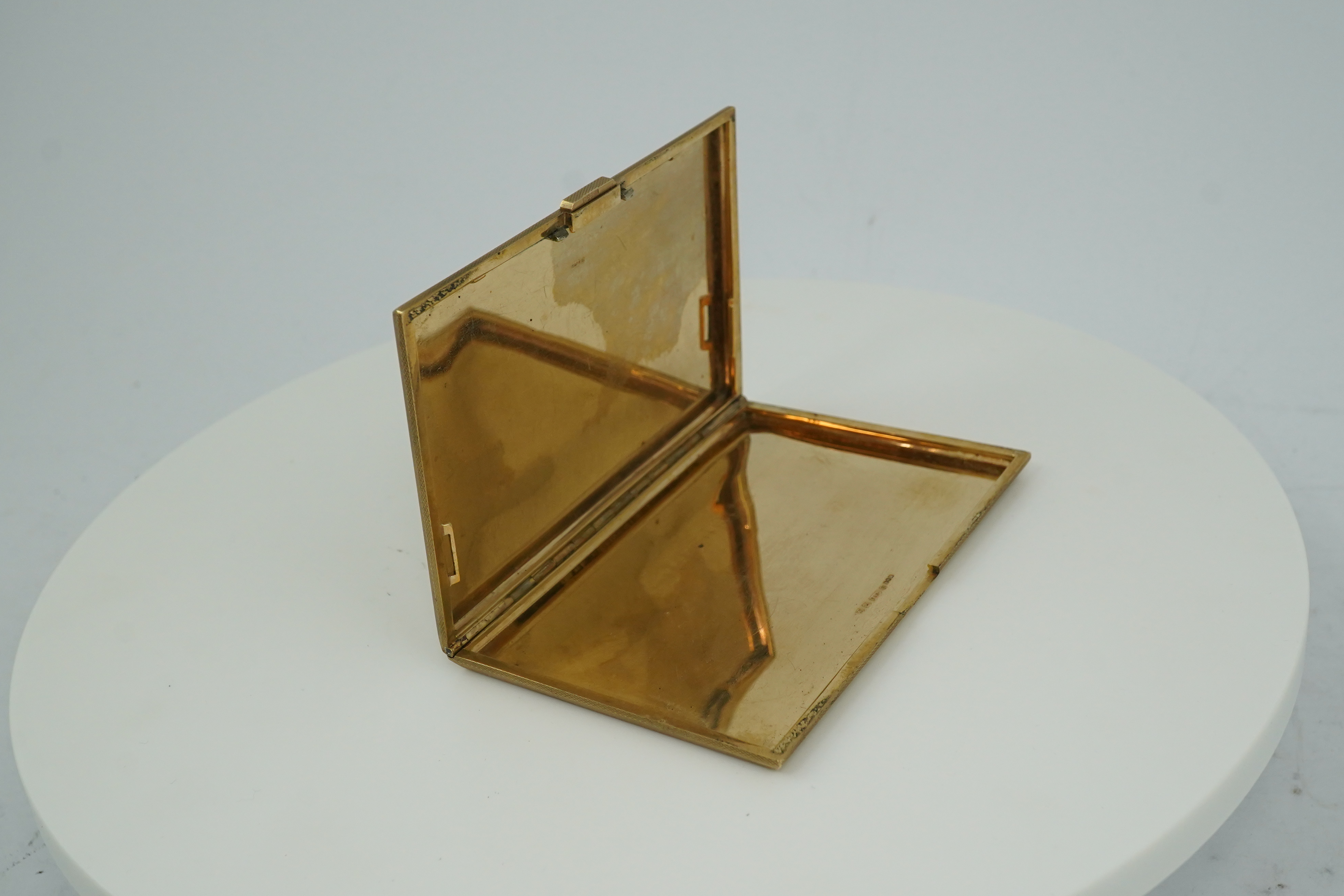 A 9ct gold rectangular cigarette case, circa 1947